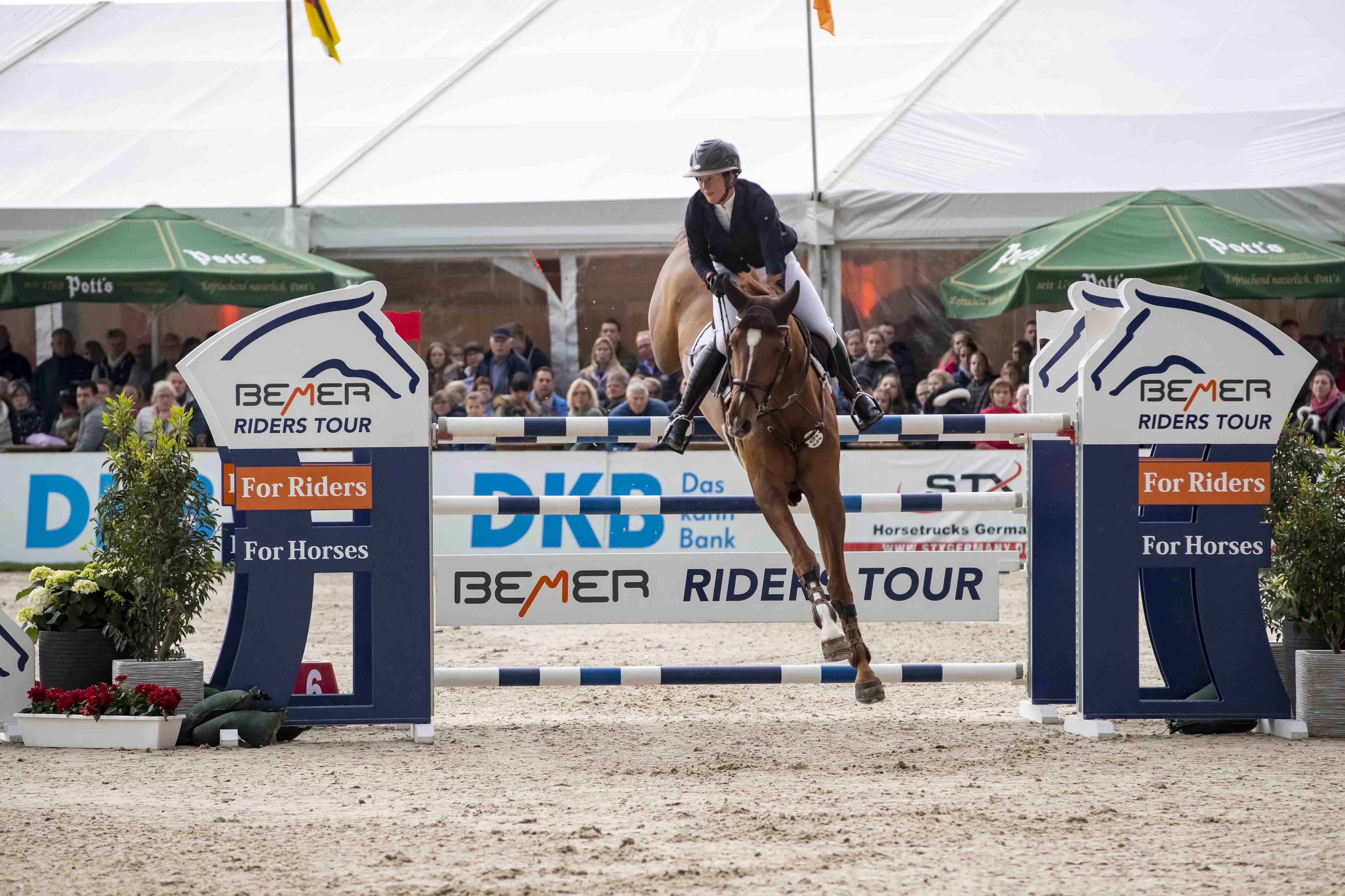 Dreamteam - Katrin und Caleya gewinnen Auftakt der BEMER Riders Tour